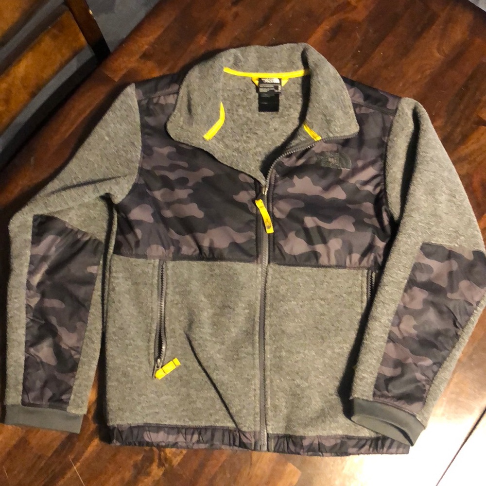 Boys North Face fleece size M (10/12)